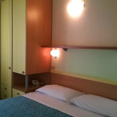Hotel Capri Римини сейф в номере
