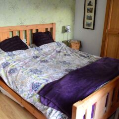 Отель 3 Bedroom Family Home Near The DLR сейф в номере