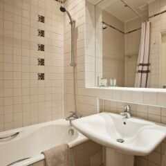 Гостиница Moscow Suites Apartments Тверская в Москве 1 отзыв об отеле, цены и фото номеров - забронировать гостиницу Moscow Suites Apartments Тверская онлайн Москва ванная