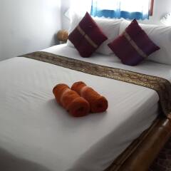 Отель Phuket Airport Guesthouse Таиланд, пляж Май Кхао - отзывы, цены и фото номеров - забронировать отель Phuket Airport Guesthouse онлайн комната для гостей