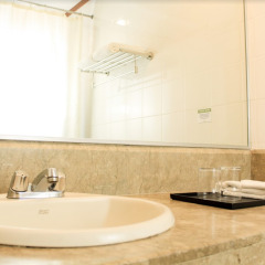 Отель Las Palmas Hotel Филиппины, Манила - отзывы, цены и фото номеров - забронировать отель Las Palmas Hotel онлайн ванная