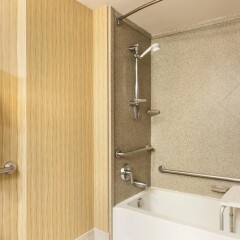 Отель Hampton Inn Frederick ванная