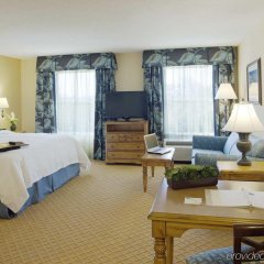 Hampton Inn & Suites Savannah/Midtown in Savannah, United States of America from 206$, photos, reviews - zenhotels.com guestroom