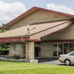 Отель Econo Lodge Columbus Колумбус вид на фасад