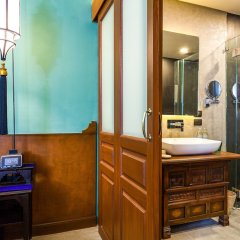 Отель Lao Poet Hotel Лаос, Вьентьян - отзывы, цены и фото номеров - забронировать отель Lao Poet Hotel онлайн ванная