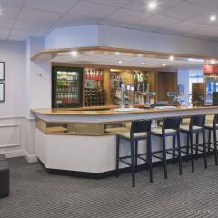 Отель Holiday Inn WARRINGTON Великобритания, Уоррингтон - отзывы, цены и фото номеров - забронировать отель Holiday Inn WARRINGTON онлайн гостиничный бар