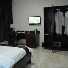 De Santos Hotel сейф в номере