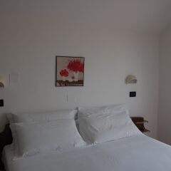 Hotel Flores сейф в номере