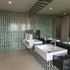 Отель Feung Nakorn Balcony Rooms and Cafe гостиничный бар