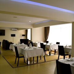 Отель New Brookfields Hotel Сьерра-Леоне, Фритаун - отзывы, цены и фото номеров - забронировать отель New Brookfields Hotel онлайн питание фото 2