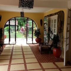 Отель Afrikiko Riverfront Resort интерьер отеля