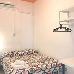 Отель Arc House Sevilla сейф в номере