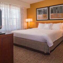 Отель Residence Inn Frederick комната для гостей фото 4