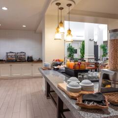 Отель Hilton Garden Inn Orlando at SeaWorld питание фото 3