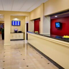 Отель New York LaGuardia Airport Marriott США, Нью-Йорк - отзывы, цены и фото номеров - забронировать отель New York LaGuardia Airport Marriott онлайн интерьер отеля фото 3