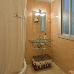 Отель Hostal Central ванная