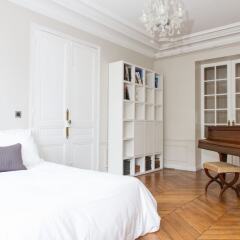 Апартаменты Marais - Francs Bourgeois Apartment комната для гостей фото 4
