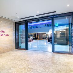 Отель Crowne Plaza London Heathrow T4 Великобритания, Лондон - отзывы, цены и фото номеров - забронировать отель Crowne Plaza London Heathrow T4 онлайн банкомат