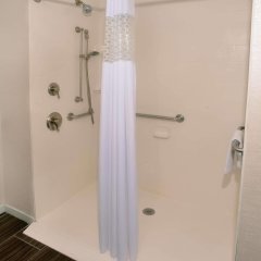 Hampton Inn Springfield-Southeast in Springfield, United States of America from 184$, photos, reviews - zenhotels.com bathroom