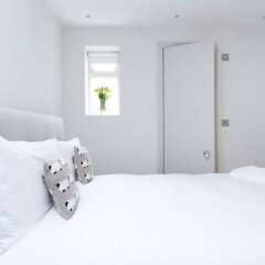 Отель Lovely 2BR flat in West London комната для гостей фото 2