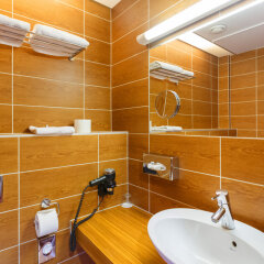 Отель Bern by TallinnHotels Эстония, Таллин - 10 отзывов об отеле, цены и фото номеров - забронировать отель Bern by TallinnHotels онлайн ванная фото 2