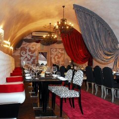 Iron Gate Hotel and Suites питание