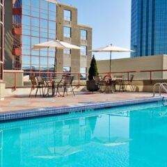 Отель Holiday Inn Express Vancouver-Metrotown (Burnaby) Канада, Бурнаби - отзывы, цены и фото номеров - забронировать отель Holiday Inn Express Vancouver-Metrotown (Burnaby) онлайн бассейн фото 3