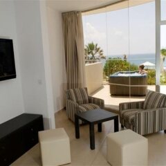 Отель Capital Coast Resort & Spa Кипр, Пафос - 13 отзывов об отеле, цены и фото номеров - забронировать отель Capital Coast Resort & Spa онлайн комната для гостей фото 5