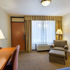 Отель Clarion Inn I-10 East at Beltway комната для гостей