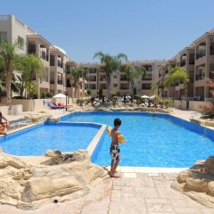Отель Royal Seacrest Apartments Кипр, Пафос - отзывы, цены и фото номеров - забронировать отель Royal Seacrest Apartments онлайн бассейн фото 2