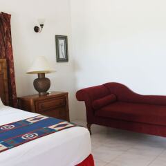 Отель All Nations Guesthouse сейф в номере