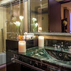 Отель L'Hotel du Collectionneur Arc de Triomphe Франция, Париж - 2 отзыва об отеле, цены и фото номеров - забронировать отель L'Hotel du Collectionneur Arc de Triomphe онлайн ванная фото 2