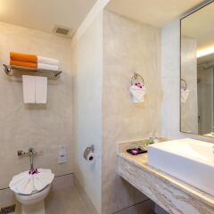 Отель Beyond Resort Karon ванная фото 2