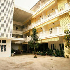 Отель Zen Rooms Siripong Road Бангкок парковка