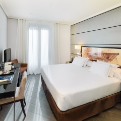 Отель H10 Universitat 4* Стандартный номер с различными типами кроватей фото 30