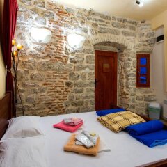 Отель Hostel Old Town Kotor Черногория, Котор - отзывы, цены и фото номеров - забронировать отель Hostel Old Town Kotor онлайн комната для гостей фото 5
