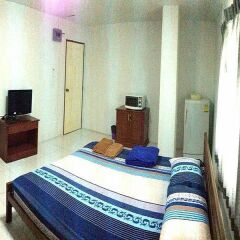 Апартаменты Poon Sook Apartment комната для гостей