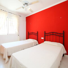 Отель Casa Joli, Tossal Gros - Three Bedroom Испания, Фуэнте-Энкаррос - отзывы, цены и фото номеров - забронировать отель Casa Joli, Tossal Gros - Three Bedroom онлайн комната для гостей фото 5