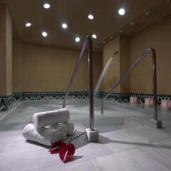 Hotel Macia Real de la Alhambra спортивное сооружение