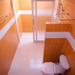 Отель Ploy Khumthong Boutique Resort Бангкок в номере