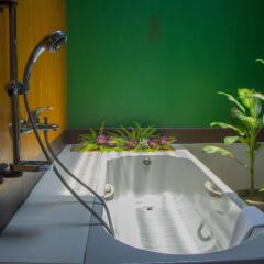 Отель Purple Coot Resort, Wadduwa ванная