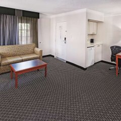 Отель La Quinta Inn by Wyndham Dallas Uptown США, Даллас - отзывы, цены и фото номеров - забронировать отель La Quinta Inn by Wyndham Dallas Uptown онлайн комната для гостей фото 5