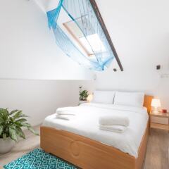 Отель Gorgeous Apt in Neve Tzedek with Parking Тель-Авив комната для гостей фото 3