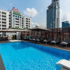 Отель Citrus Suites Sukhumvit 6 By Compass Hospitality Бангкок бассейн фото 2