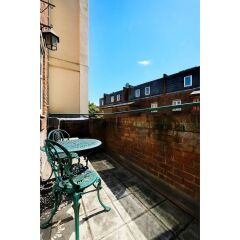 Отель Spacious & Chic Central London Flat for 4 балкон