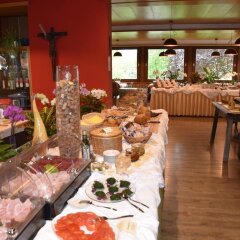 Отель Angerburg Blumenhotel Аппиано-сулла-Страда-дель-Вино питание