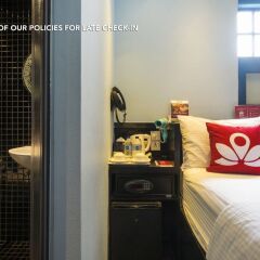 Отель Zen Rooms Peoples Park Complex Сингапур сейф в номере
