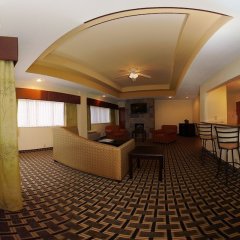 Отель Quality Inn & Suites Greenville near downtown США, Гринвилл - отзывы, цены и фото номеров - забронировать отель Quality Inn & Suites Greenville near downtown онлайн интерьер отеля