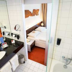 Отель Austria Trend Hotel Europa Wien Австрия, Вена - 10 отзывов об отеле, цены и фото номеров - забронировать отель Austria Trend Hotel Europa Wien онлайн ванная