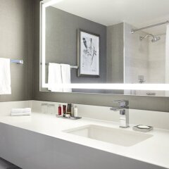 Отель Calgary Marriott Downtown Hotel Канада, Калгари - отзывы, цены и фото номеров - забронировать отель Calgary Marriott Downtown Hotel онлайн ванная фото 2